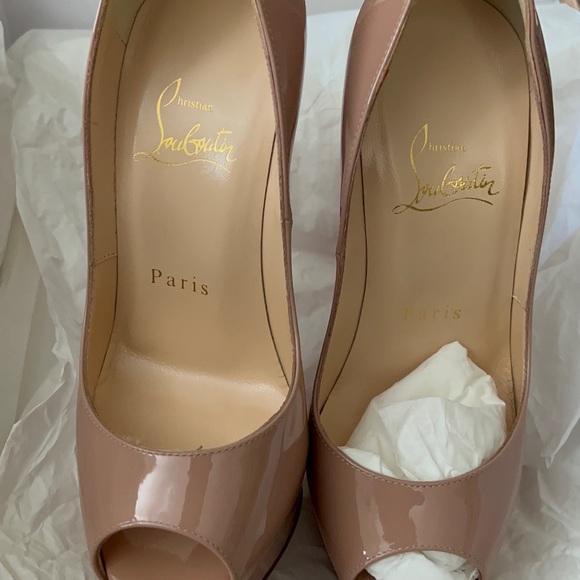 Red Bottom Heels - Picture 4 of 8